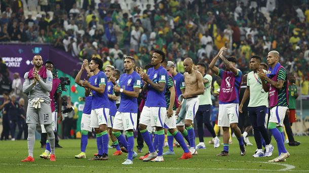 Jugadores de Brasil tras la derrota. Foto: EFE