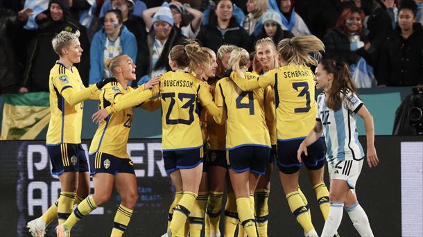 Jugadoras de Suecia celebran uno de los goles ante Argentina. Foto: EFE