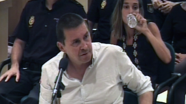Arnaldo Otegi standing trial. 