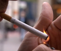Galicia prohibirá fumar por la calle si no hay distancia de seguridad