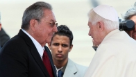 Aita Santuari harrera egin dio Kuban Raul Castrok