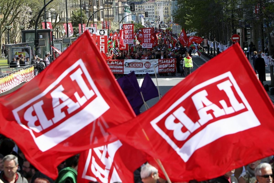 LABek eta CCOO-UGT sindikatuek Donostian deitutako manifestazioak. Argazkia: EFE
