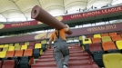 Preparativos en el Estadio Nacional de Bucarest. Foto: EFE title=