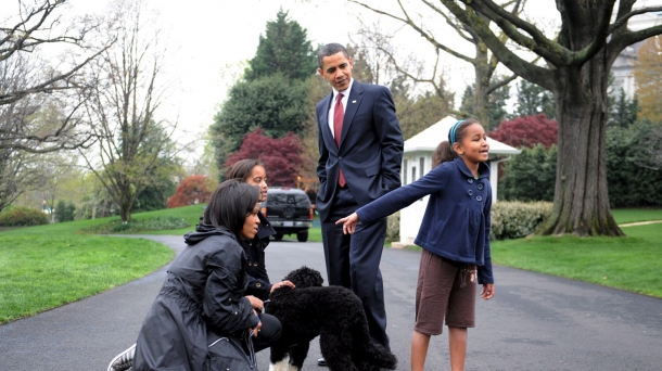 Obama con su familia. EFE