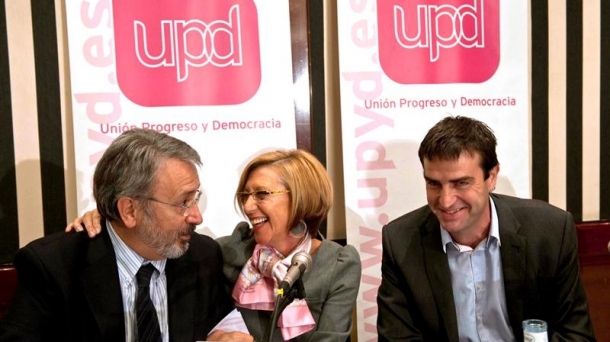 El candidato a lehendakari de UPyD, Gorka Maneiro (d). EFE