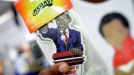 Obamaren aldekoentzat merchandising ugari. Argazkia: EFE title=
