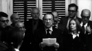 Santiago Carrillo durante la rueda de prensa clandestina en Madrid en 1976. Foto: EFE title=