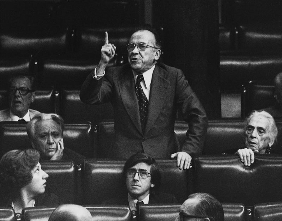Santiago Carrillo en el Congreso de los Diputados en 1977 junto  Dolores Ibarruri e Ignacio Gallego. Foto: EFE