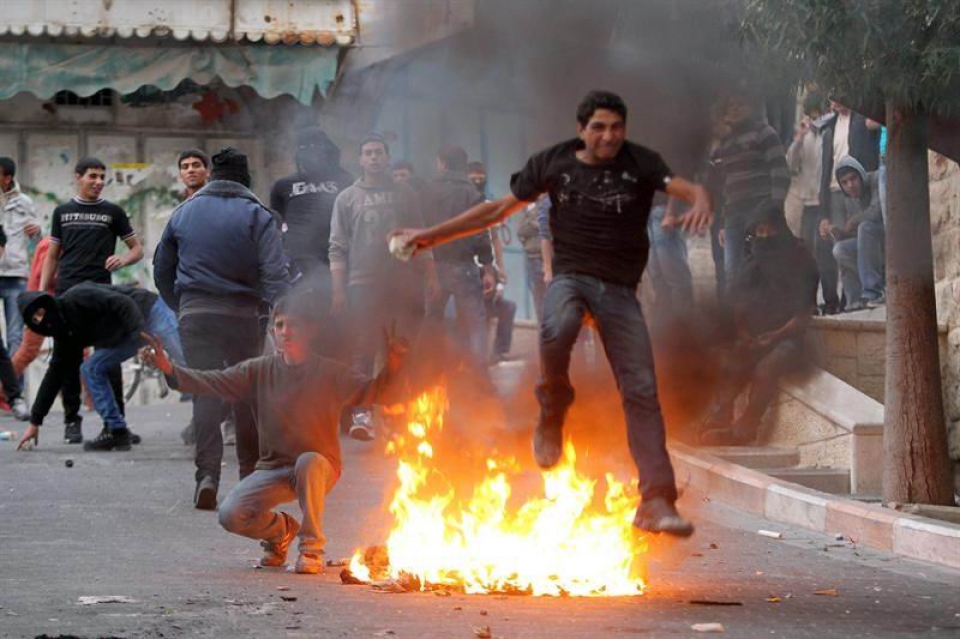 La ofensiva israelí ha dejado ya 50 palestinos muertos. Foto: EFE