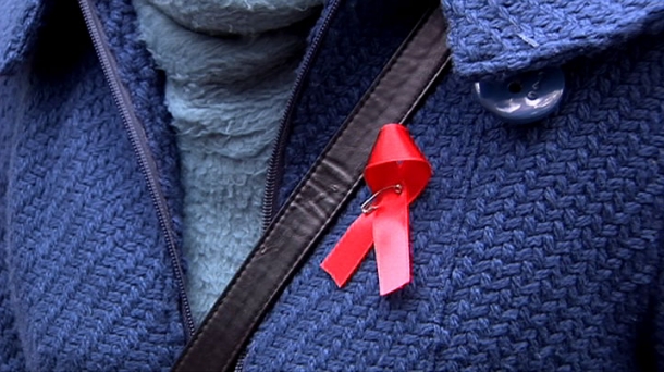 Lazo rojo, símbolo de la lucha contra el sida. 