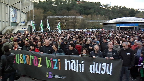 Milaka pertsona manifestatu dira euskararen alde, Donostian