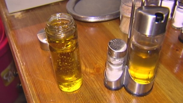 Eateries will be banned from serving oil to diners in small glass jugs or dipping bowls. Photo: EITB