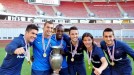 Xisco, Ustaritz, Merebashvili, Mendy, Coto y Mikel Álvaro con el título de Liga. Foto: U.A. title=