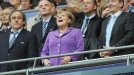 Platini y Merkel en el palco de Wembley. Foto: EFE title=