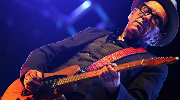 Elvis Costello, en el Jazzaldia 2013. Foto: Efe. 