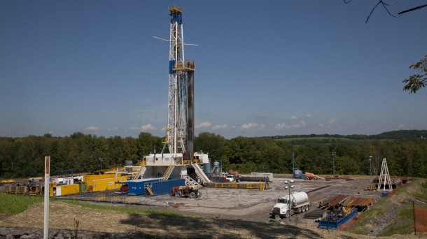 Una planta de 'fracking' para la explotación de gas en EEUU. Foto: cc-by/Bob Warhover.