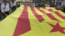 Cadena humana por la independencia que recorre 400 kilómetros de norte a sur de Cataluña. (EFE) title=