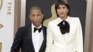 Pharrel Williams con su esposa. Foto: EFE. title=