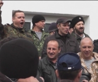 Tropas prorrusas toman dos bases del Ejército ucraniano en Crimea