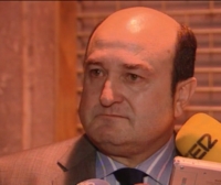 Andoni Ortuzar emocionado a la salida del domicilio de Iñaki Azkuna