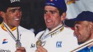 Errepideko Munduko Txirrindulari txapelketako podiuma: urrezko domina Abraham Olanorentzat; zilarrezkoa Miguel Indurainentzat eta brontzezkoa Marco Pantanirentzat. Duitama (Kolonbia) 1995 title=