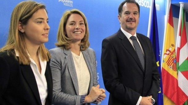 Arantza Quiroga, junto a los candidatos del PP vasco Carlos Iturgaiz y Zoe Nubla.