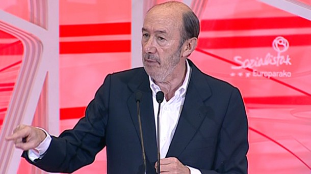 Alfredo Pérez Rubalcaba, en el acto electoral del PSOE-PSE en Donostia. EiTB