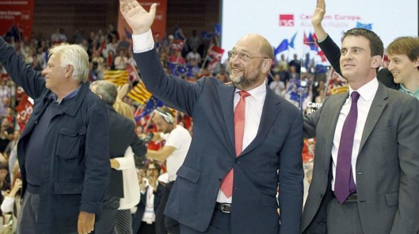 Felipe Gonzalez, Martin Schulz eta Manuel Valls, PSCK egindako ekitaldian. EiTB