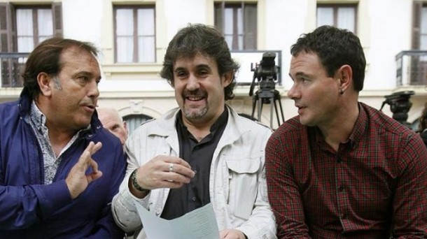 Juan Luis Illarramendi, Pello Urizar y Hasier Arraiz, en el acto de EH Bildu en Zarautz. EiTB
