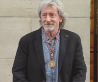 Benito Lertxundi recibe la medalla de Oro de Gipuzkoa