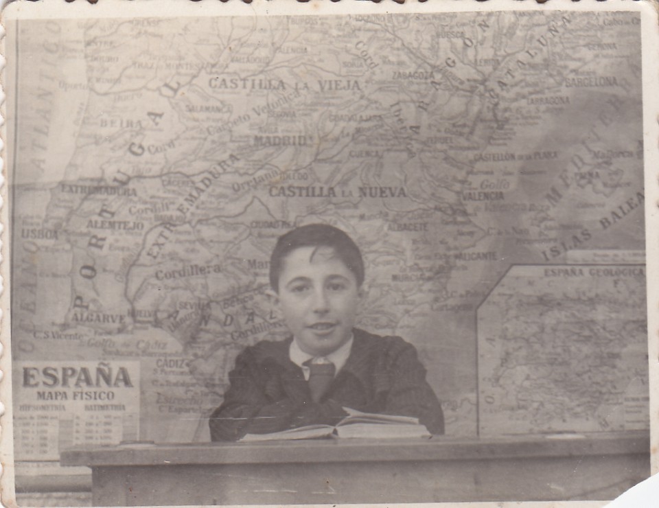 Luis Iriondo el el colegio salesiano Floreaga. Azkoitia, 1941