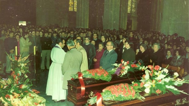 Jesús Fernández Naves se dirige a los asistentes al funeral
