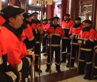 Los bomberos de Bilbao cantan a Santa Águeda