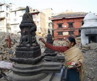 Nepalek onartu egin du aukera gutxi dagoela norbait bizirik topatzeko