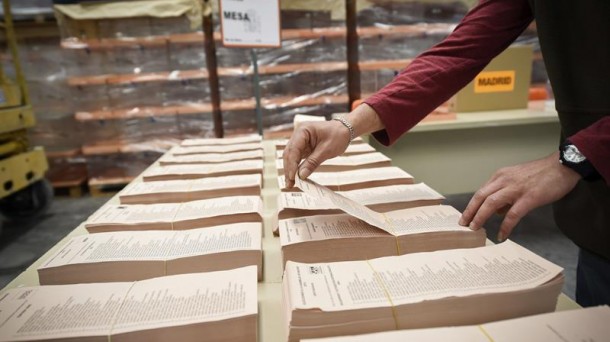 Varias papeletas de las elecciones generales de 2015. 
