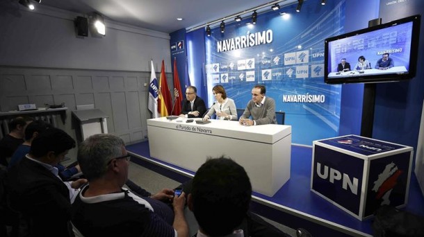Esparza, Barcina y Maya en rueda de prensa. Foto: EFE