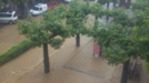 Una tromba de agua inunda las calles de Urretxu y Zumarraga 