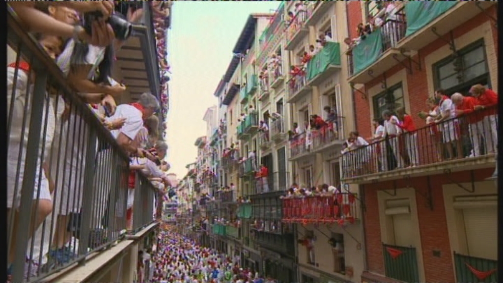 Vídeo de San Fermín 2015 | Balcones de calle Estafeta | Fiestas San Fermín | EITB