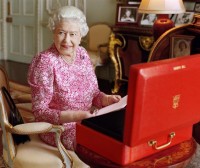 Isabel II tilda de 'groseros' a los miembros de la delegación china