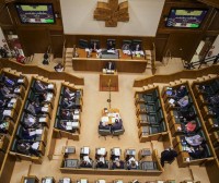 El Parlamento no acuerda una condena unánime de los sucesos de Gasteiz
