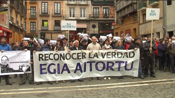 Una concentración reclama el reconocimiento de Ángel Berrueta como víctima de motivación política.