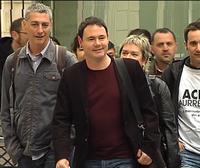 Arraiz llega al Parlamento arropado por sus compañeros en su último día