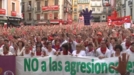 Multitudinaria concentración de repulsa contra la agresión de Pamplona