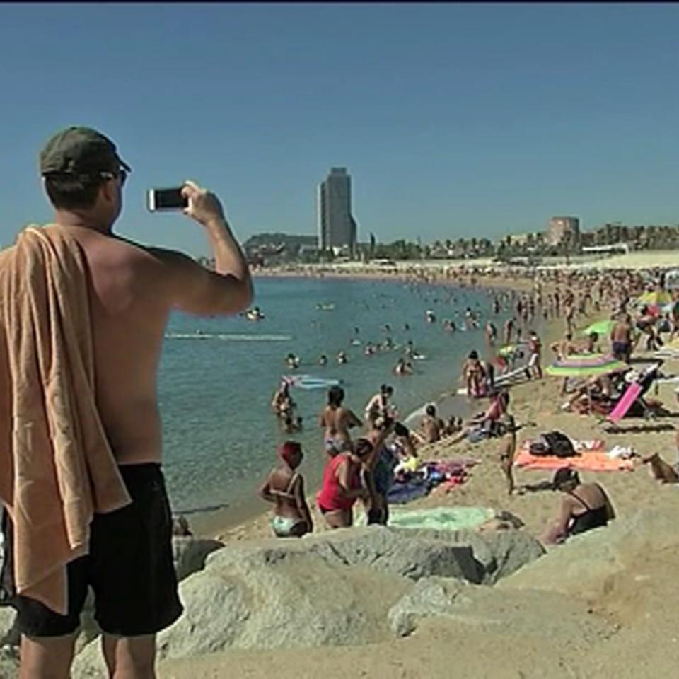 Vídeo Fotografiar a una persona desnuda en la playa no es delito