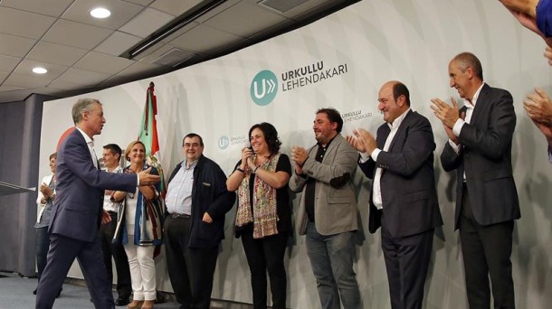 Los partidos, en la imagen varios dirigentes del PNV, han valorado los resultados. Foto: EFE.