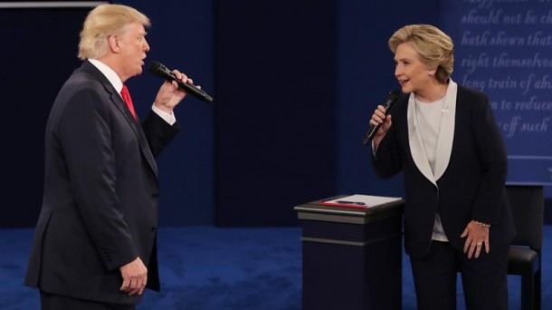 Foto de Trump y Clinton, en el segundo debate electoral. Foto: EFE