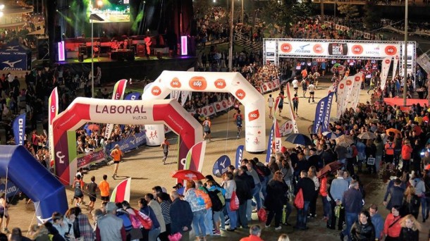 Una imagen del maratón nocturno de 2015. Foto: Facebook Bilbao Night Marathon