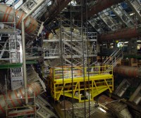 LHC azeleragailu erraldoia berriro piztuko dute hiru urte itzalita eman ondoren