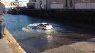 Un coche patrulla de la Ertzaintza se hunde en el puerto donostiarra