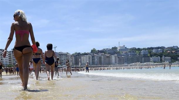 En Donostia-San Sebastián se superarán los 31º. Foto: EFE / Playa de la Concha